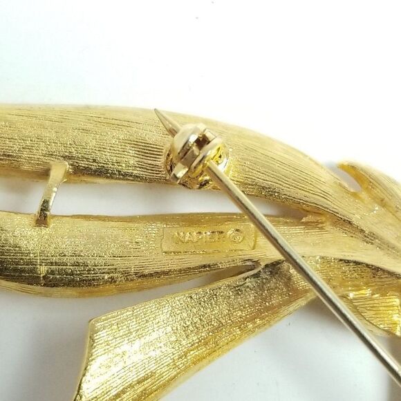 Vintage Napier Ribbon Shape Bow Brooch, Gold Tone Lapel Pin, Retro 80s Design - Picture 3 of 6